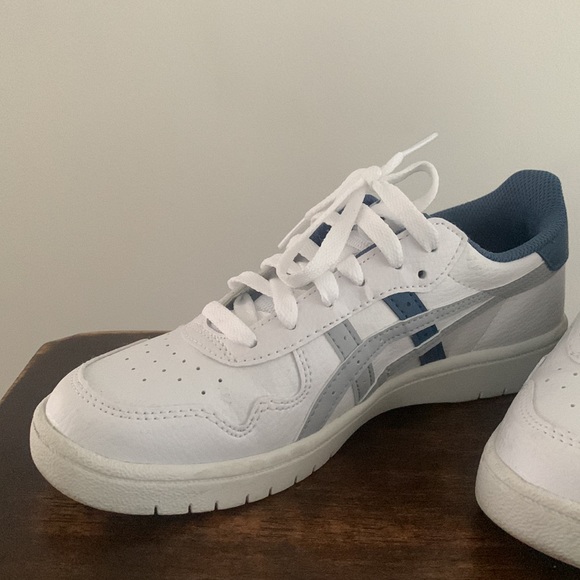 EUC! ASICS kid sneaker - Picture 2 of 5